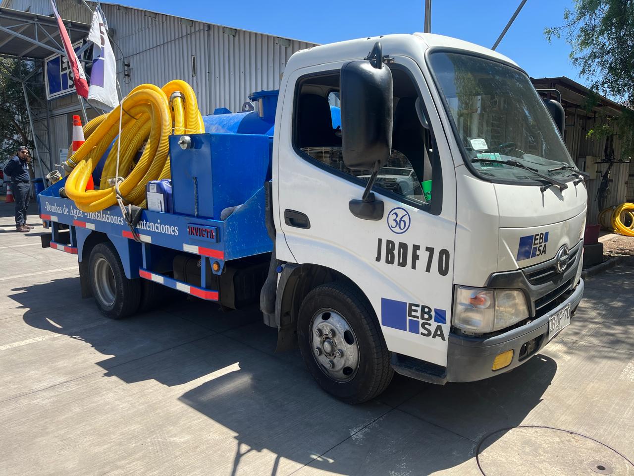 foto de camion Retiro-de-solidos-ebsa mantenciones.