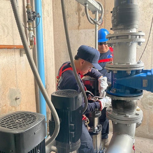 ¿En qué consiste el mantenimiento de las bombas de agua?