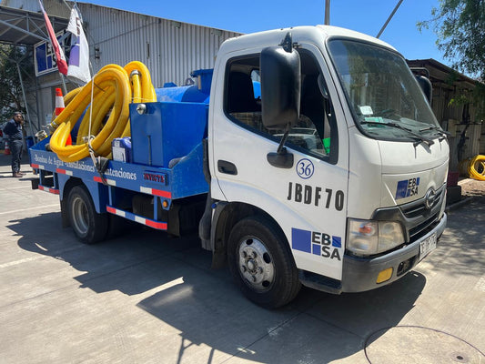 foto de camion Retiro-de-solidos-ebsa mantenciones. 